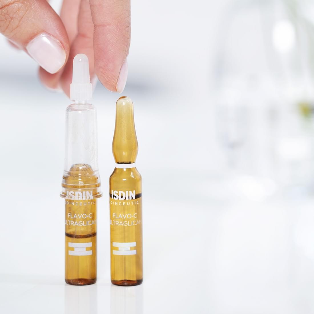 ISDINCEUTICS FLAVOC ULTRAGLICAN AMPOULES Antiaging serum with flash